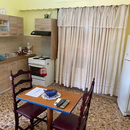 Δωμάτια σε οικογενειακή κατοικία Anita's Hosting